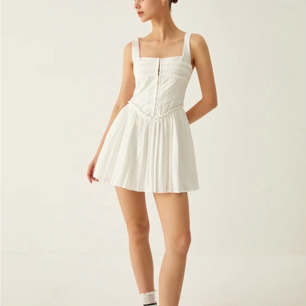 Elegant White Pleated Dress